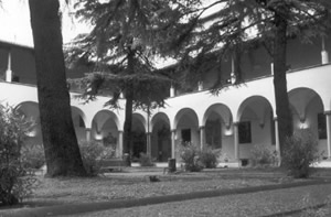 Chiostro del convento delle Oblate, ingresso del Museo 
